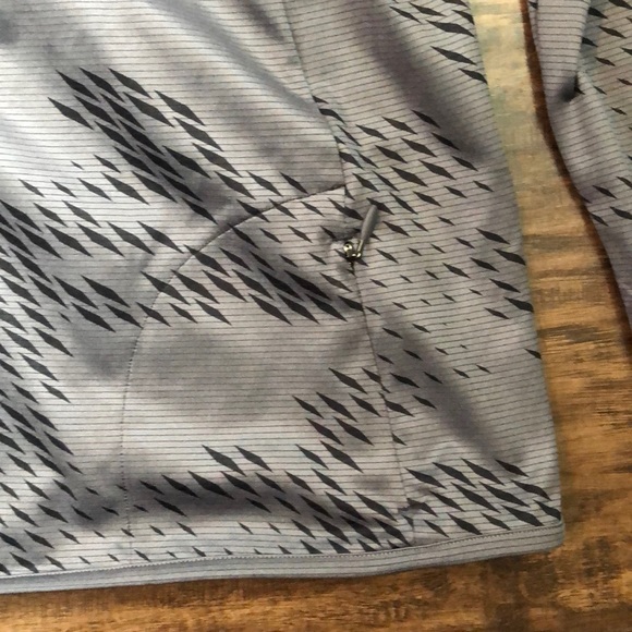 Women’s Under Armour fitted quarter zip - Picture 4 of 4